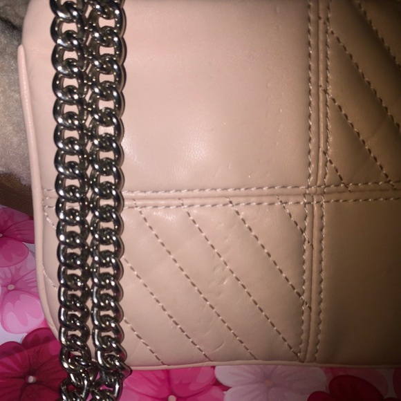 Express Beautiful Wrist-let wallet . - Picture 8 of 17